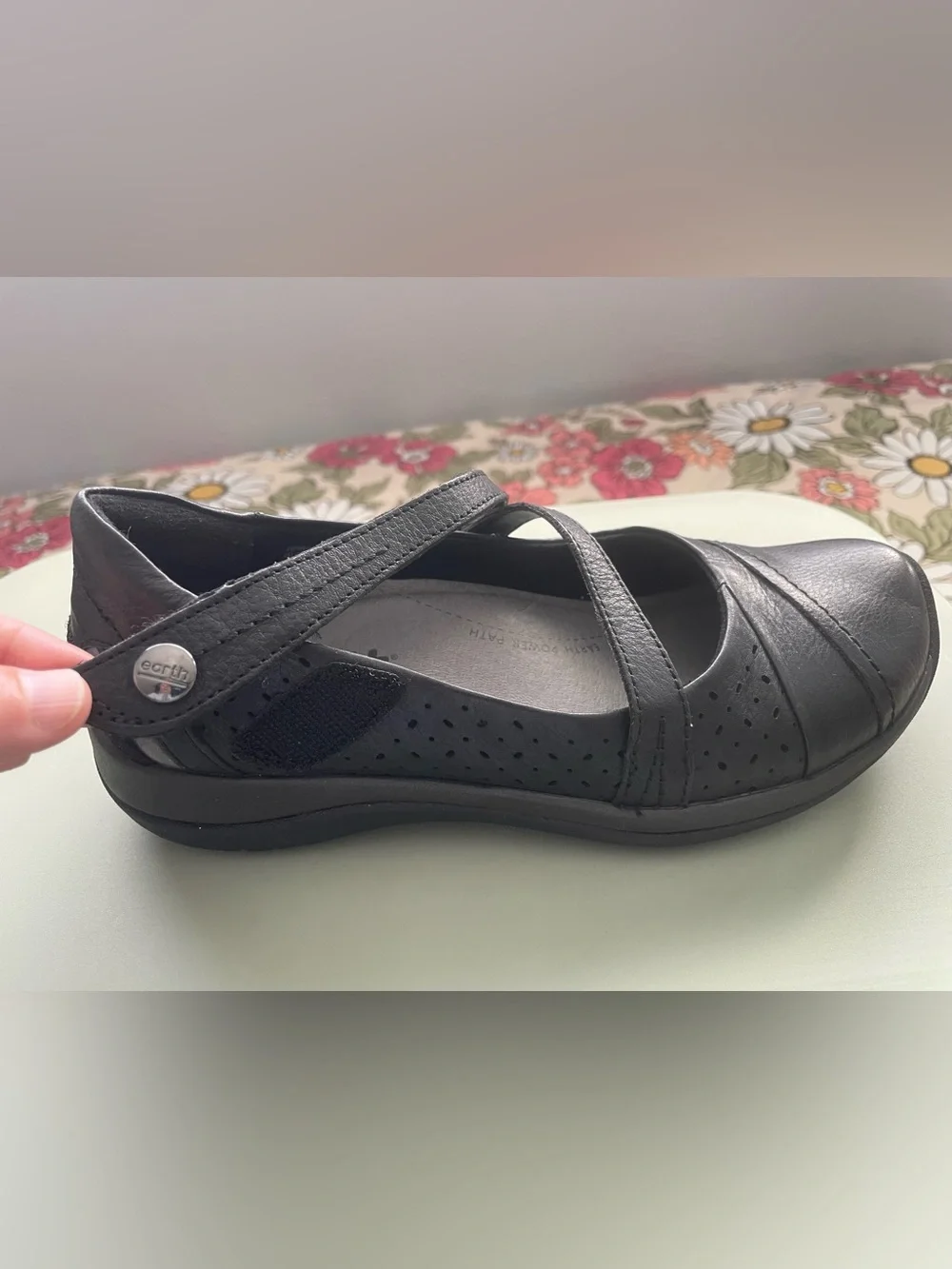 Earth Kara Newton Black Leather Cross-Strap Mary Jane Flats Size 5